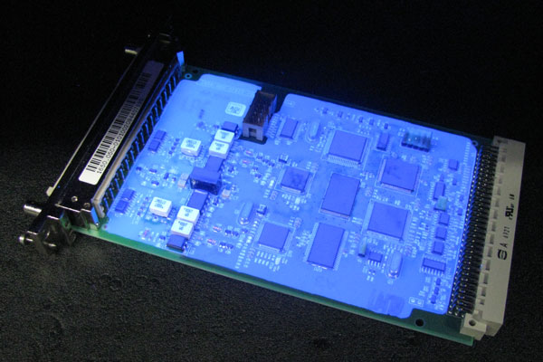 Beschichtetes PC-Bauteil unter UV-Licht